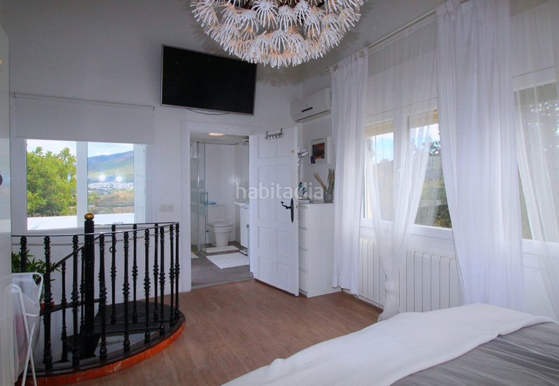 Foto e5664e4e-8917-40ee-ac37-516b429947cc. Chalet with fireplace parking pool in Coín