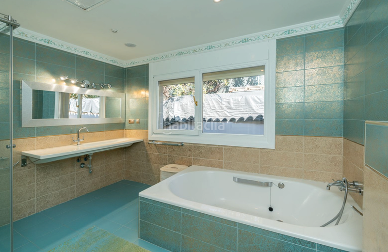 Foto 288d7a26-b09f-4c6a-81a1-6cd9f3131b0a. Chalet avec cheminée parking piscine dans San Pedro de Alcántara Pueblo Marbella