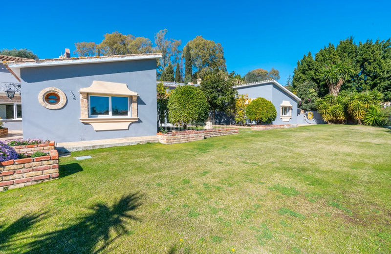 Foto 34eccad4-5a00-4109-ac25-a395bf3e6437. Chalet avec cheminée parking piscine dans San Pedro de Alcántara Pueblo Marbella