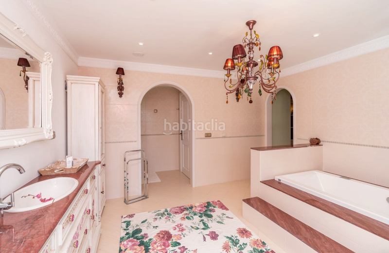 Foto 42781f67-21da-433a-a708-609df4aacbfe. Chalet avec cheminée parking piscine dans San Pedro de Alcántara Pueblo Marbella