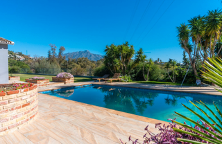 Chalet en San Pedro de Alcántara Pueblo. Impresionante villa en venta en san pedro de alcantara