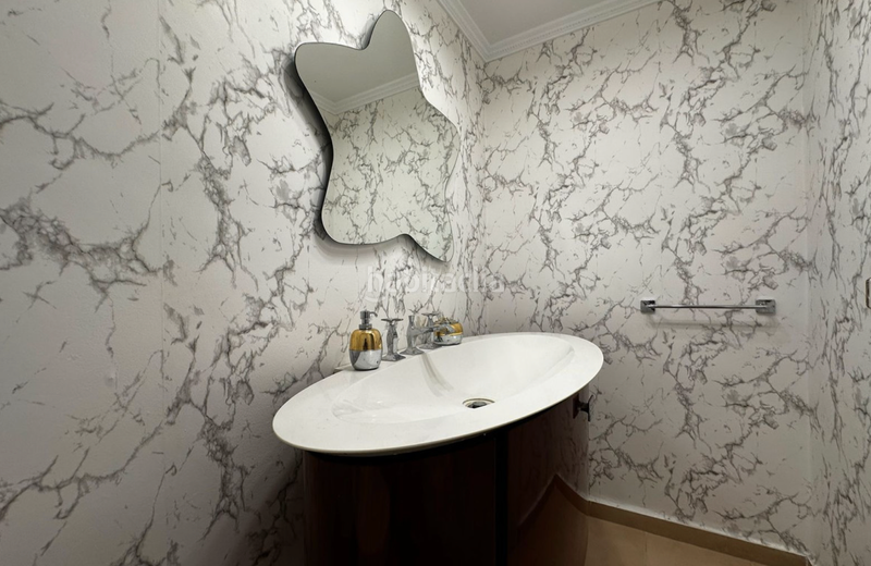 Foto 7faf6faf-d6f5-4557-a8be-d24e8e0d0afb. Chalet avec cheminée parking piscine dans San Pedro de Alcántara Pueblo Marbella