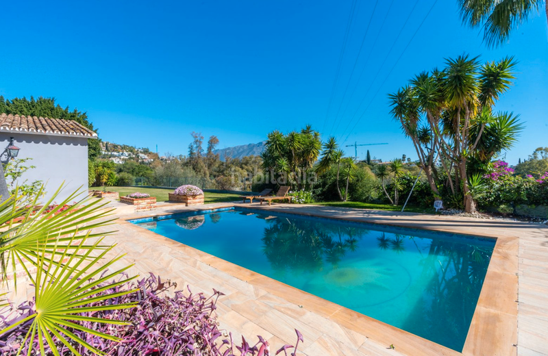 Foto 846754e2-49bf-4062-a2df-ed50ae7fca9a. Chalet avec cheminée parking piscine dans San Pedro de Alcántara Pueblo Marbella