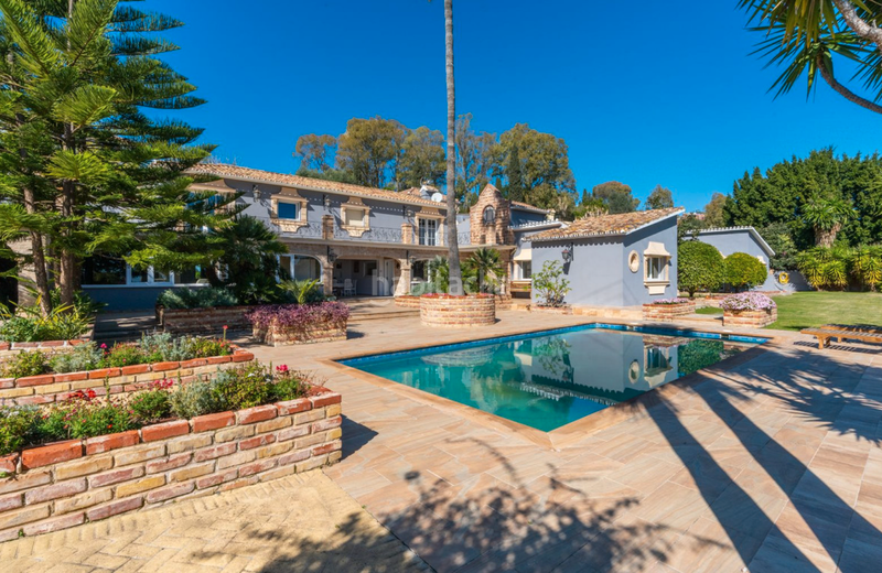 Foto a91b003c-a7a8-4483-98d5-3de5be0a3dd6. Chalet avec cheminée parking piscine dans San Pedro de Alcántara Pueblo Marbella