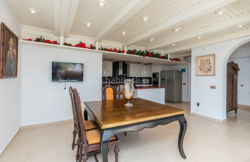 Foto eba8e98a-1e39-4d59-a3eb-3116cc738ba9. Chalet avec cheminée parking piscine dans San Pedro de Alcántara Pueblo Marbella