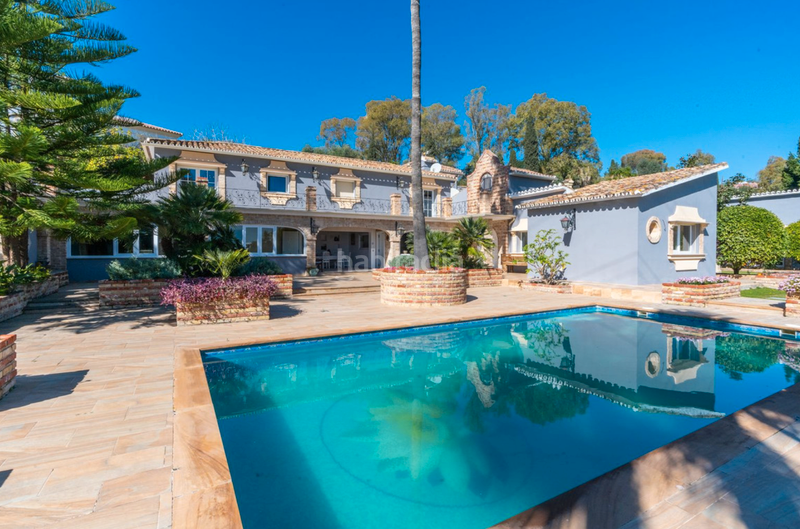 Foto f4ec909b-cd8b-40a3-ac80-e27ab78260b0. Chalet avec cheminée parking piscine dans San Pedro de Alcántara Pueblo Marbella