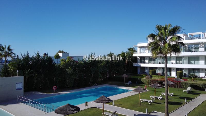 Foto 5b8fc95e-85e1-4dcb-a2b9-5a61ca9f6e46. Piccolo appartamento con piscina in Bel - Air Estepona