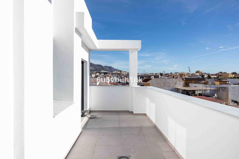 Foto 9844abfe-d422-4527-b60a-7ea5f9d17412. Ático  moderno en venta 3 dormitorios en las lagunas (¡oportunidad única!) en Mijas