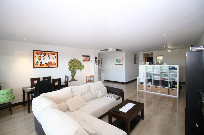 Foto 379f1767-53ca-4959-85f4-b82e29a7d39c. Apartamento ¡exclusivo! apartamento moderno en venta en los arqueros con vistas panorámicas en Benahavís