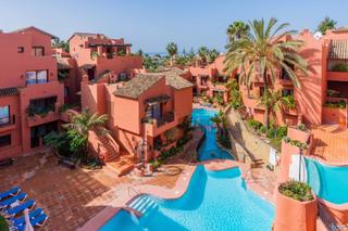 Penthouse in Avenida concha nácar 1. Ático dúplex de ensueño en venta  tiene vistas al mar en elviria
