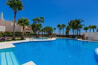 Location Appartement à Calle del mare nostrum 42. Apartamento de lujo  en alquiler en estepona en la primera línea