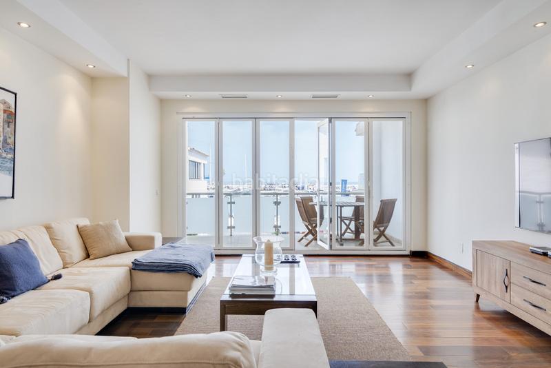 Foto ee436fbd-a334-4780-9d1e-15a55b239a05. Rent apartment in calle muelle ribera 56 in Puerto Banús Marbella