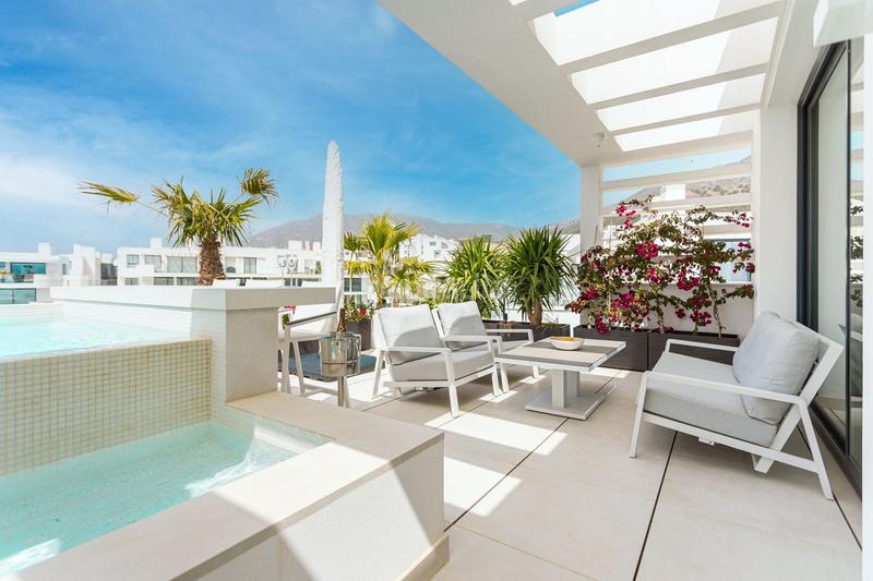 Foto 76750a01-0c1c-4d3c-89a5-81dca1428245. Ático  de lujo en venta, 3 habitaciones terraza y pisina privada en Fuengirola