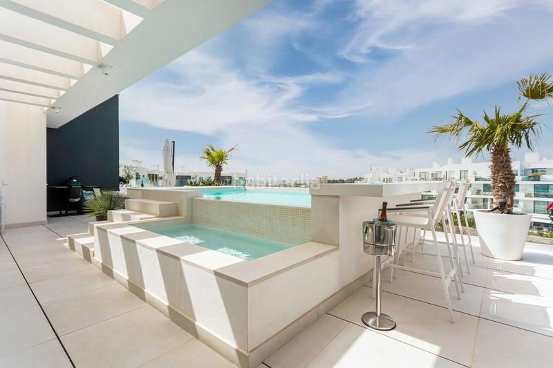 Foto 8a131246-a624-43ad-8c48-e8494ae32adb. Ático  de lujo en venta, 3 habitaciones terraza y pisina privada en Fuengirola