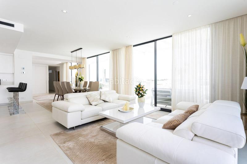 Foto d0ac7267-df35-4d02-84a9-6bef8a46e876. Ático  de lujo en venta, 3 habitaciones terraza y pisina privada en Fuengirola