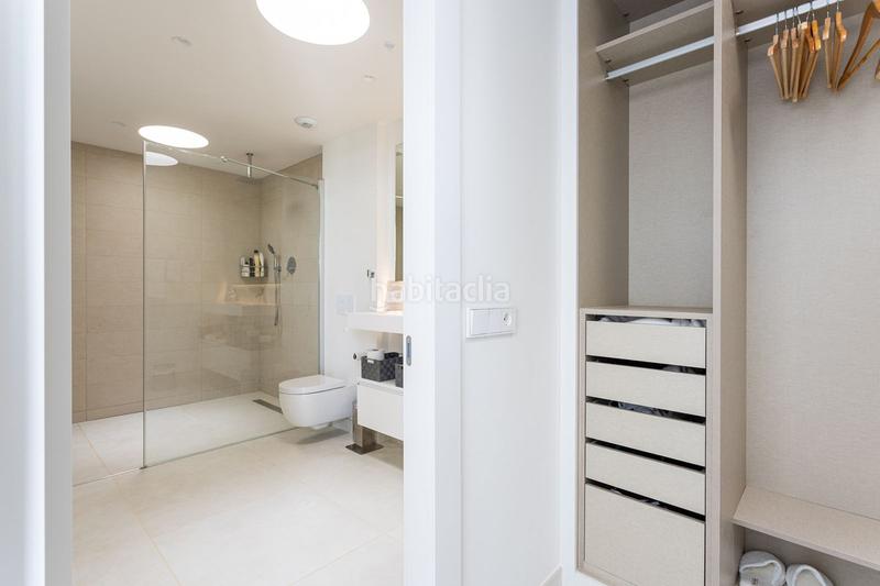 Foto ef89bce8-d296-4156-b9f0-9ce1f248ee21. Ático  de lujo en venta, 3 habitaciones terraza y pisina privada en Fuengirola