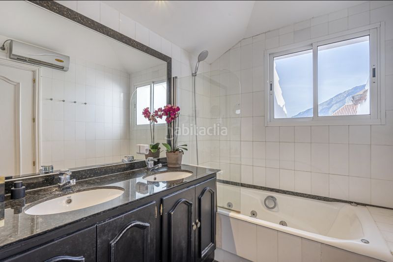 Foto 456c89a6-d4ae-40ca-827f-1a2c1c3d9951. Apartament amb aparcament piscina a lomas de Marbella club Marbella