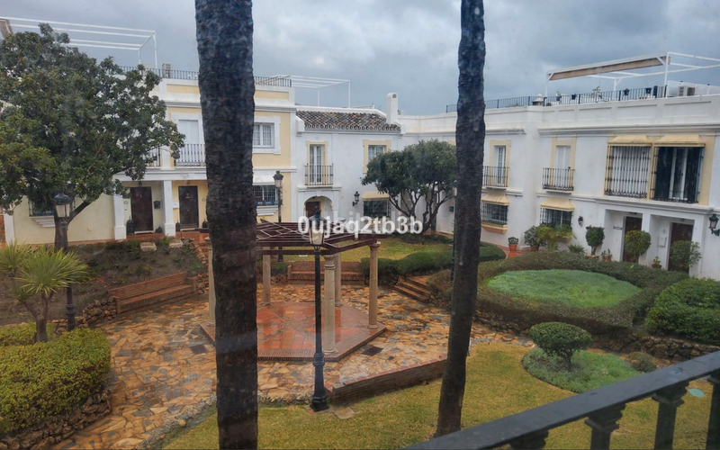 Foto 36d01767-dbca-4624-bb86-07d464c65505. Doppelhaus mit parking pool in Aloha Marbella