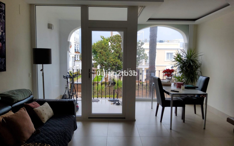 Foto 9f145a2a-2b3e-44b9-9011-7d581cf3c0b5. Doppelhaus mit parking pool in Aloha Marbella