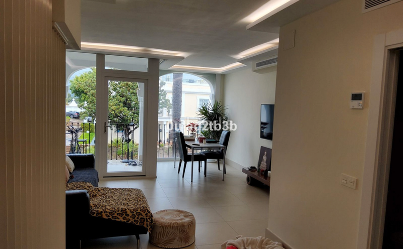 Foto bc6953ce-af96-4b41-9332-438c7b318434. Doppelhaus mit parking pool in Aloha Marbella