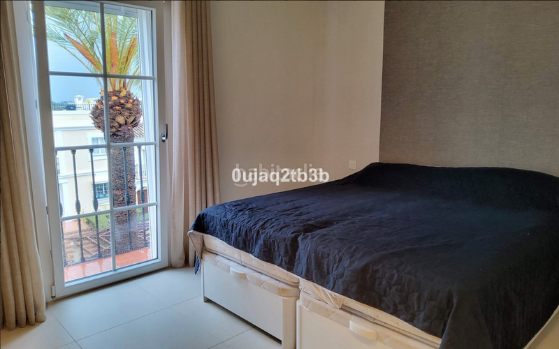 Foto bcd851db-d888-4e10-8461-8ca2decfe574. Doppelhaus mit parking pool in Aloha Marbella