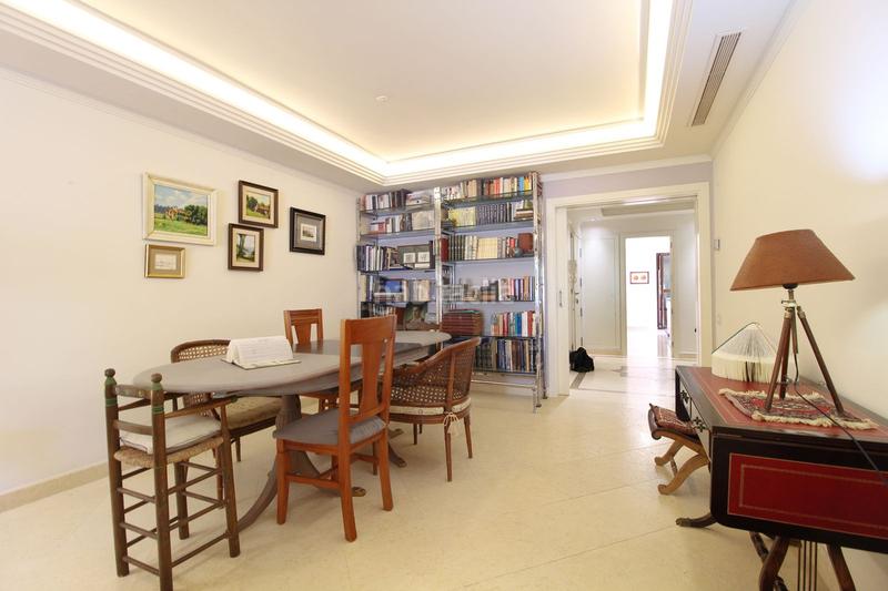Foto 6c65b34b-d2f6-4281-82ff-09d3e9cbd0f4. Apartamento ¡aprovecha! apartamento de lujo en venta, tiene 2 dormitorios con terraza y vistas espectaculares en Marbella