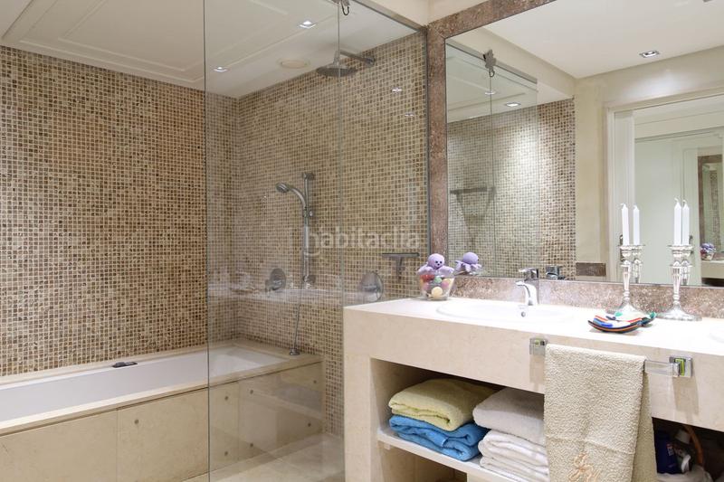Foto 7f0a9f81-5d01-467a-8bf9-0db4a1f0353e. Apartamento ¡aprovecha! apartamento de lujo en venta, tiene 2 dormitorios con terraza y vistas espectaculares en Marbella