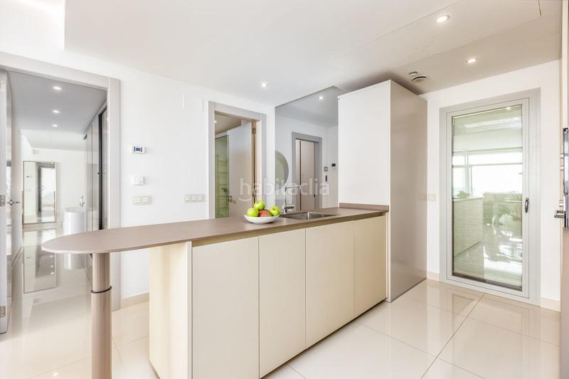 Foto f0b4537c-f10a-458d-8aa1-c41a7efd0672. Attico con piscina in El Higuerón Fuengirola