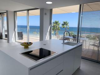 Àtic  N/a. Espectacular apartamento en venta frente al mar en estepona: luj