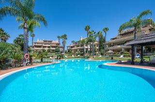 Apartament  N/a. Un oasis de lujo y confort en las alamandas: vida de resort en e