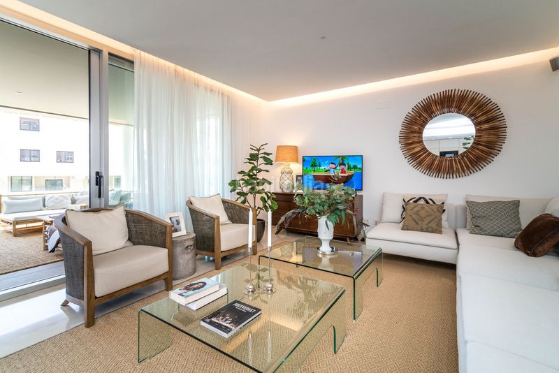 Foto 46bd75f1-1a6a-4e49-9a2e-6ae39df4bd6e. Apartament amb piscina a Nueva Andalucía centro Marbella