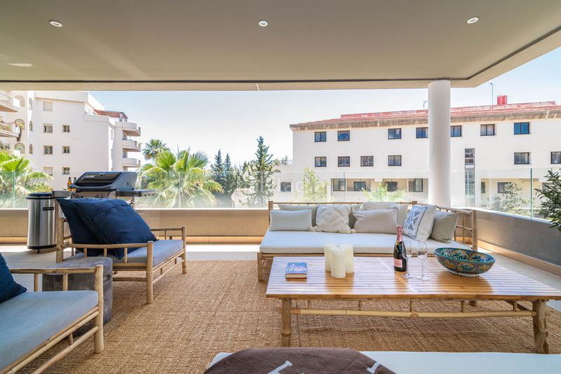 Foto 6c8e57b3-7e31-4f23-9e5d-23ece22e145a. Apartament amb piscina a Nueva Andalucía centro Marbella