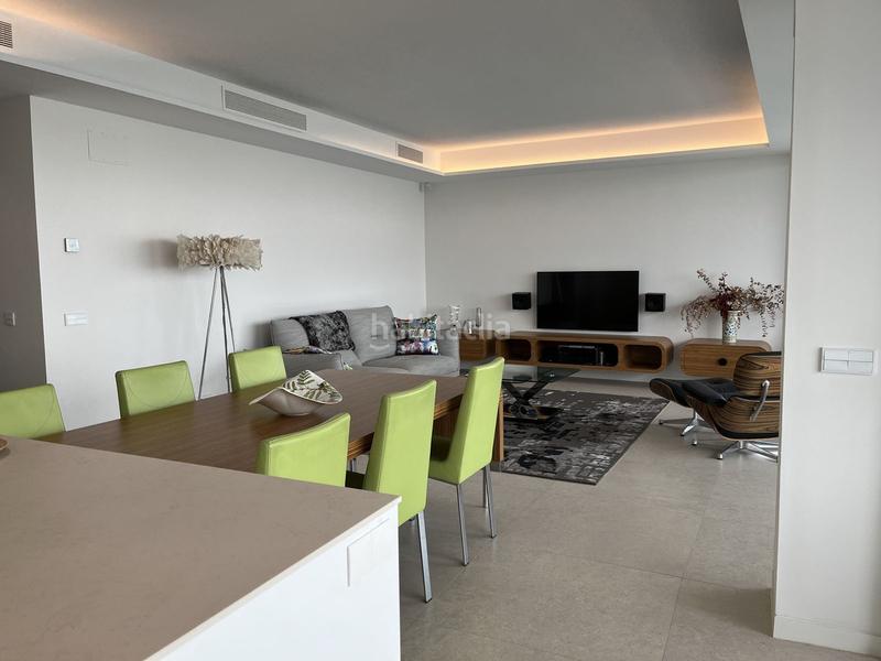 Foto 497bf8a8-0403-4750-a5dd-e53b0e306461. Apartament amb piscina a Los Álamos Torremolinos