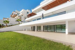 Apartamento  N/a. Descubra el paraíso de la vida en estepona: un apartamento excep