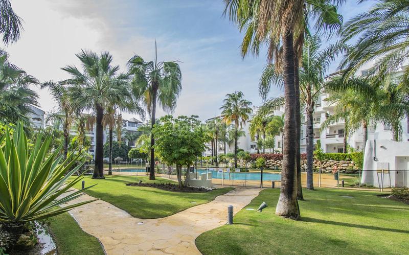 Foto 502e26db-96e8-4ab6-a9da-274171b45eb0. Attico in n/a in Villacana - Costalita - Saladillo Estepona