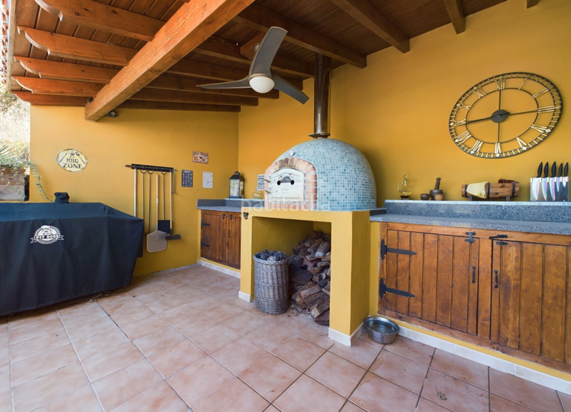 Foto 06de9e7e-3c8a-4fc8-874a-954ff643116e. Xalet amb xemeneia aparcament piscina a altos de Estepona Estepona