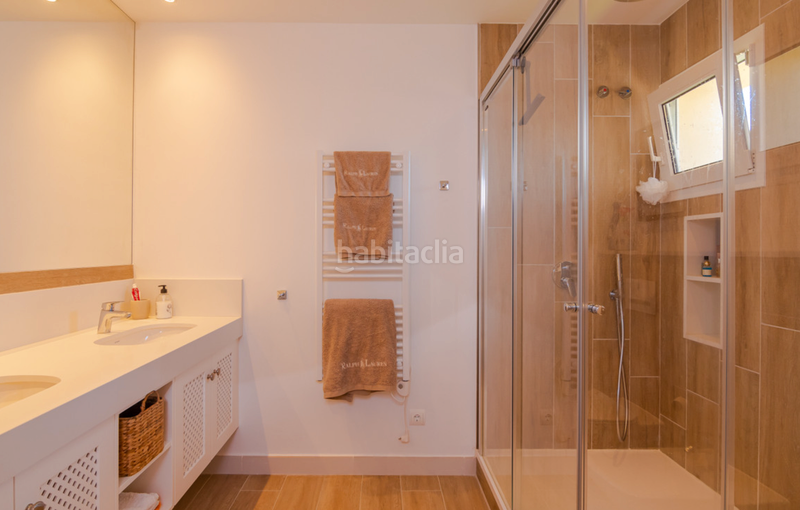 Foto 13d9c68d-e143-4029-974c-4bf1c189b573. Xalet amb xemeneia aparcament piscina a altos de Estepona Estepona