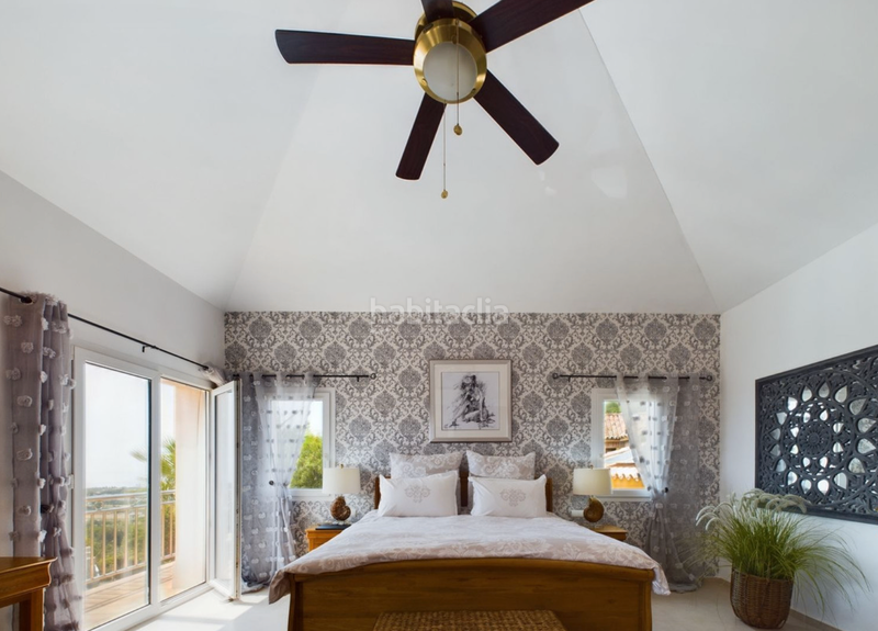 Foto 2965dea6-a6fc-4198-bbde-694a84d500a0. Xalet amb xemeneia aparcament piscina a altos de Estepona Estepona