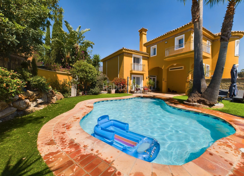 Foto 2a3a184d-895b-4ce4-9e1f-36ae0cf4842b. Xalet amb xemeneia aparcament piscina a altos de Estepona Estepona