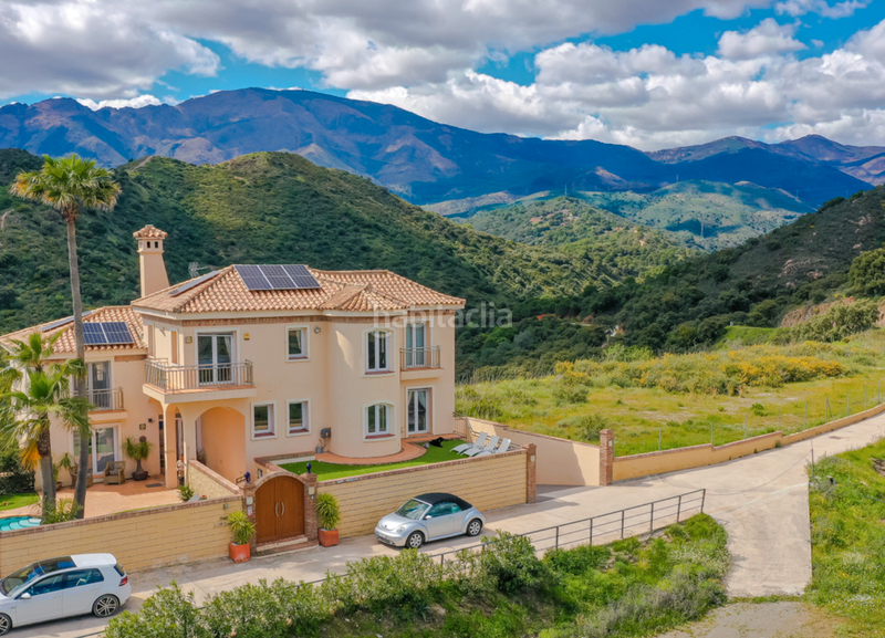 Foto 4904f82f-918d-48bf-8b5f-aae654583303. Xalet amb xemeneia aparcament piscina a altos de Estepona Estepona