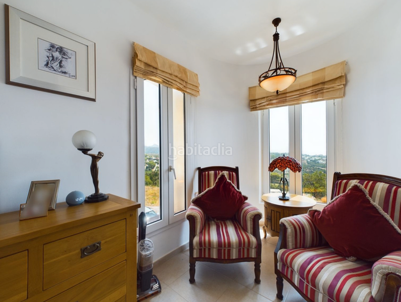 Foto 64ffd340-8175-4282-b011-45b6eb5924af. Xalet amb xemeneia aparcament piscina a altos de Estepona Estepona