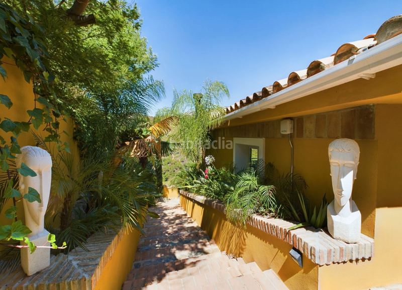 Foto 67376bd7-3215-4c03-8c7d-bc21a6321d08. Xalet amb xemeneia aparcament piscina a altos de Estepona Estepona