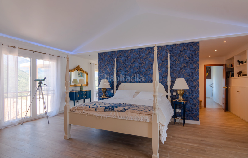 Foto 86d58960-d0c9-4252-bf66-8b0271e4de8d. Xalet amb xemeneia aparcament piscina a altos de Estepona Estepona