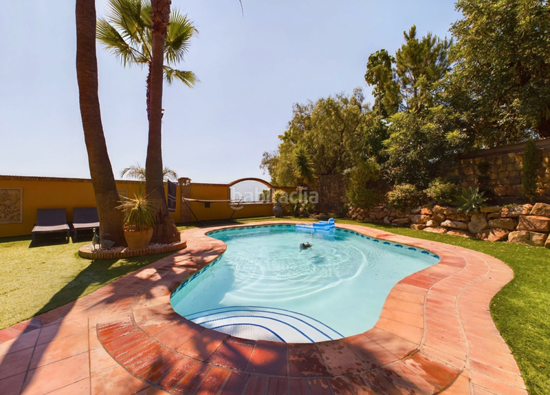 Foto aeee1543-d83c-4534-b37f-982baf94c2aa. Xalet amb xemeneia aparcament piscina a altos de Estepona Estepona