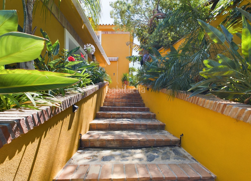 Foto c7b636bc-b900-4064-9b62-1f161c0a2726. Xalet amb xemeneia aparcament piscina a altos de Estepona Estepona