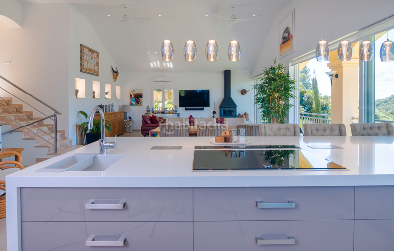 Foto d0697e4a-3d5e-404e-9b95-82fe7e9990e2. Xalet amb xemeneia aparcament piscina a altos de Estepona Estepona