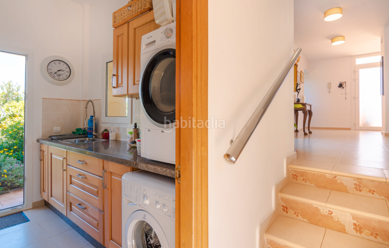 Foto d2dad606-9f5f-4800-a9e7-a4fe8dd911a5. Xalet amb xemeneia aparcament piscina a altos de Estepona Estepona