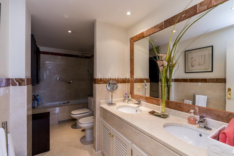 Foto 6a06b877-0701-4dc2-8385-3c109460ccc3. Apartamento ático espectacular : lujo, vistas y terrazas excepcionales en Marbella