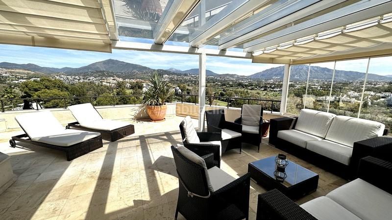 Foto 2552860f-f56f-44bb-9a86-58eaa19249f5. Attique avec piscine dans Santa Clara Marbella