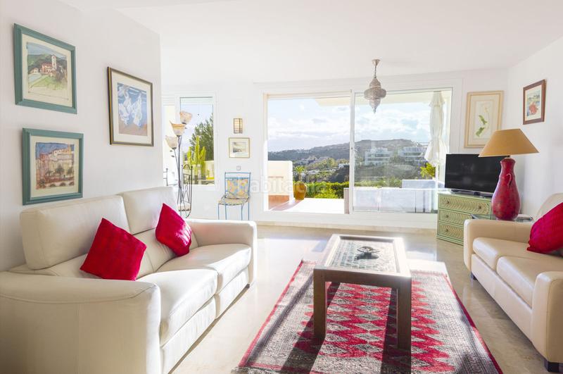 Foto ba07144b-f007-4092-ba4f-90abb86e0eb0. Apartamento en urbanizacion almendro 5c oasis de bienestar con vistas panorámicas en los almendros: ¡su refugio ideal en la costa del sol! en Benahavís